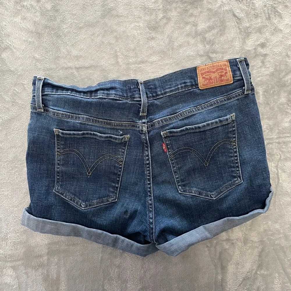 Levis‎ Mid Length Shorts Womens 32 Blue Denim Cuffed Medium Wash